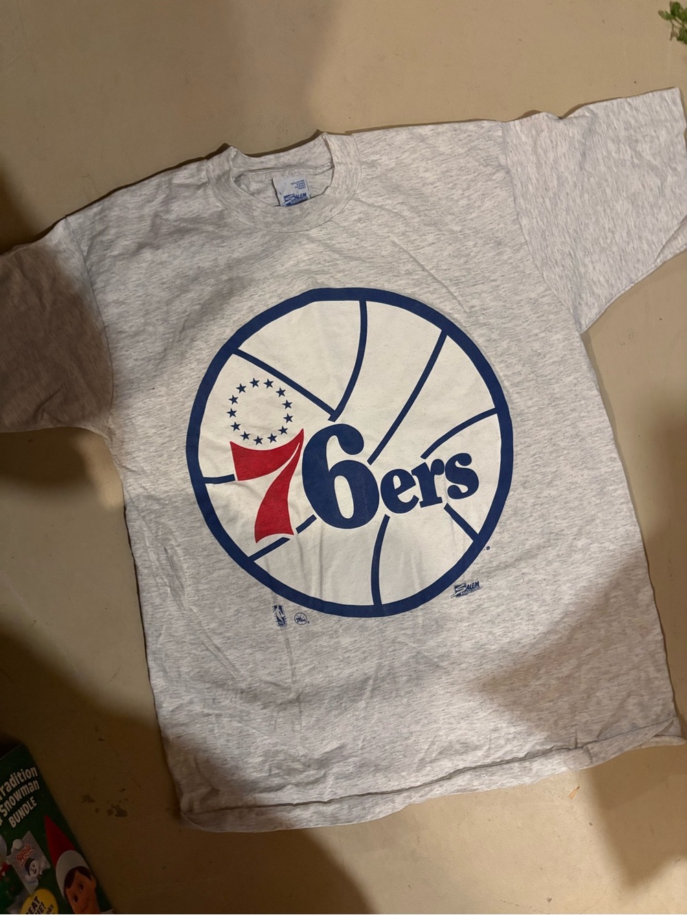 Vintage Single Stitch Gray NBA 76ers Graphic Basketball Tee
